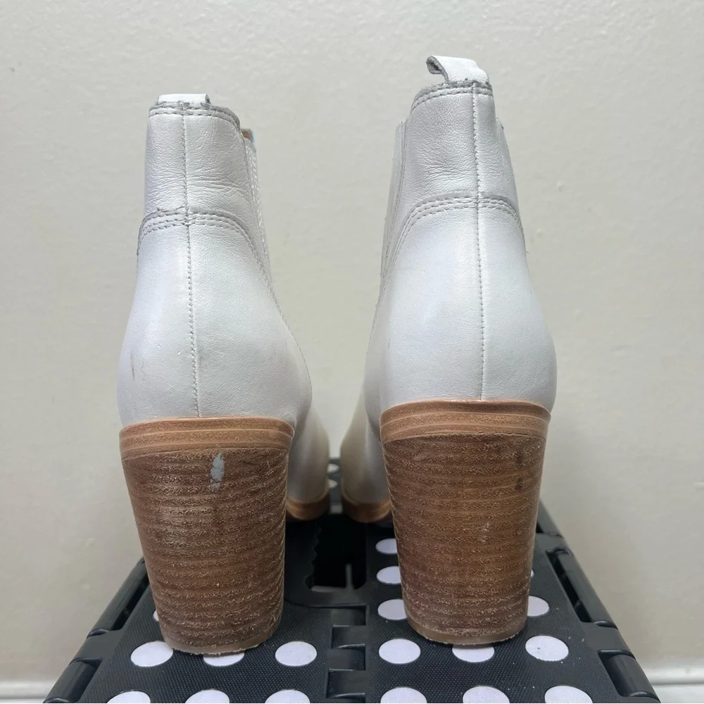 Marc Fisher Womens Gadri White Leather Pointed Toe Heeled Booties Size 9 Boho
